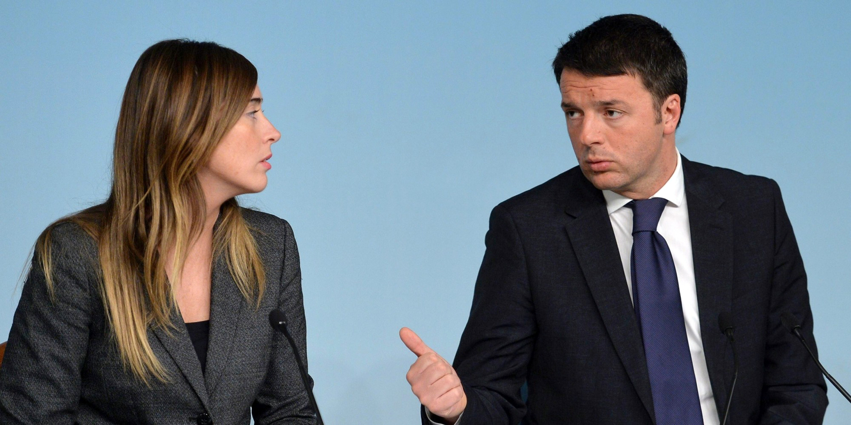 Il presidente del Consiglio Matteo Renzi con il ministro per le Riforme e Rapporti col Parlamento Maria Elena Boschi