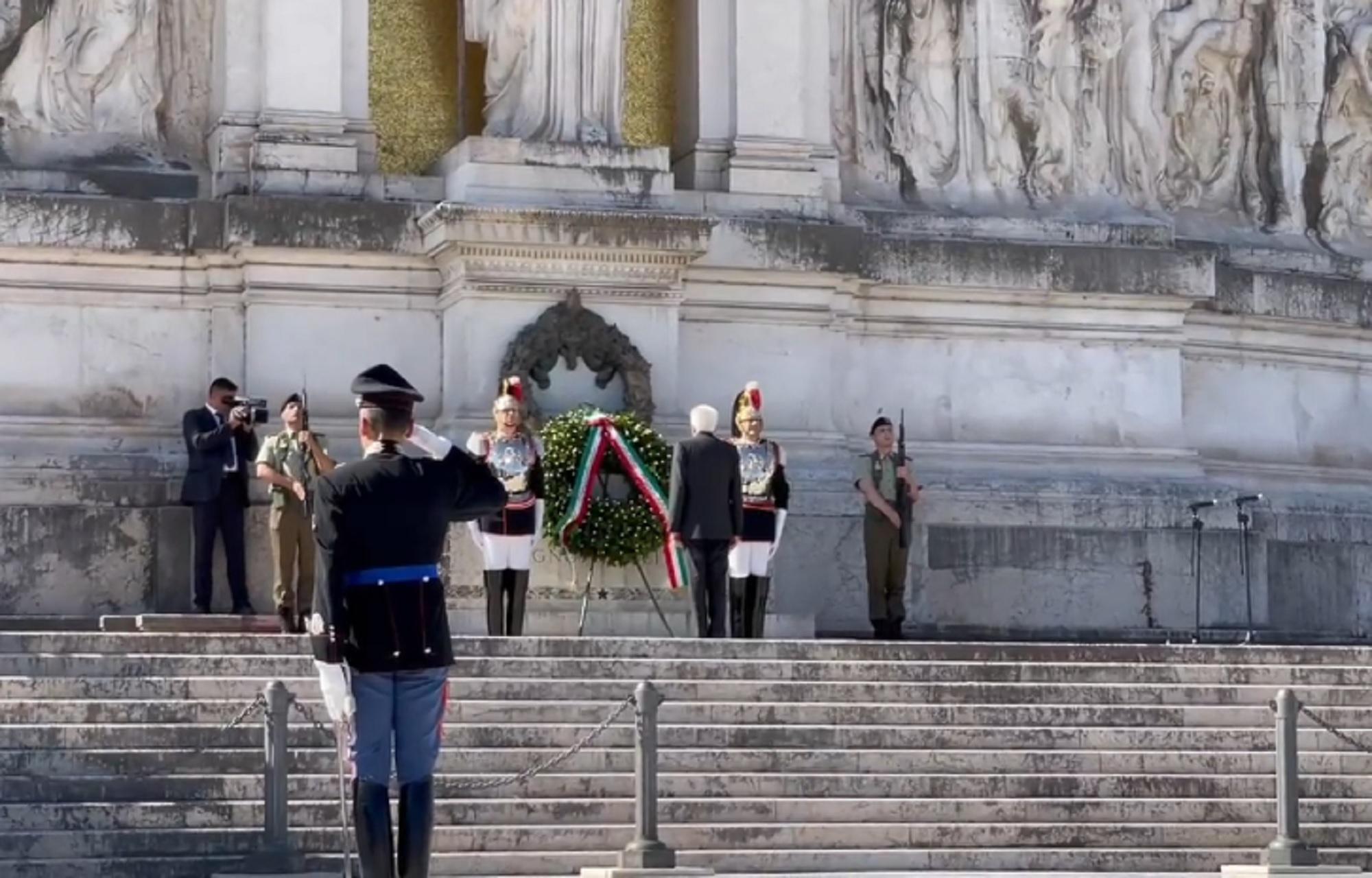 2 giugno, Mattarella: "Forze armate risorsa per pace e libertà"