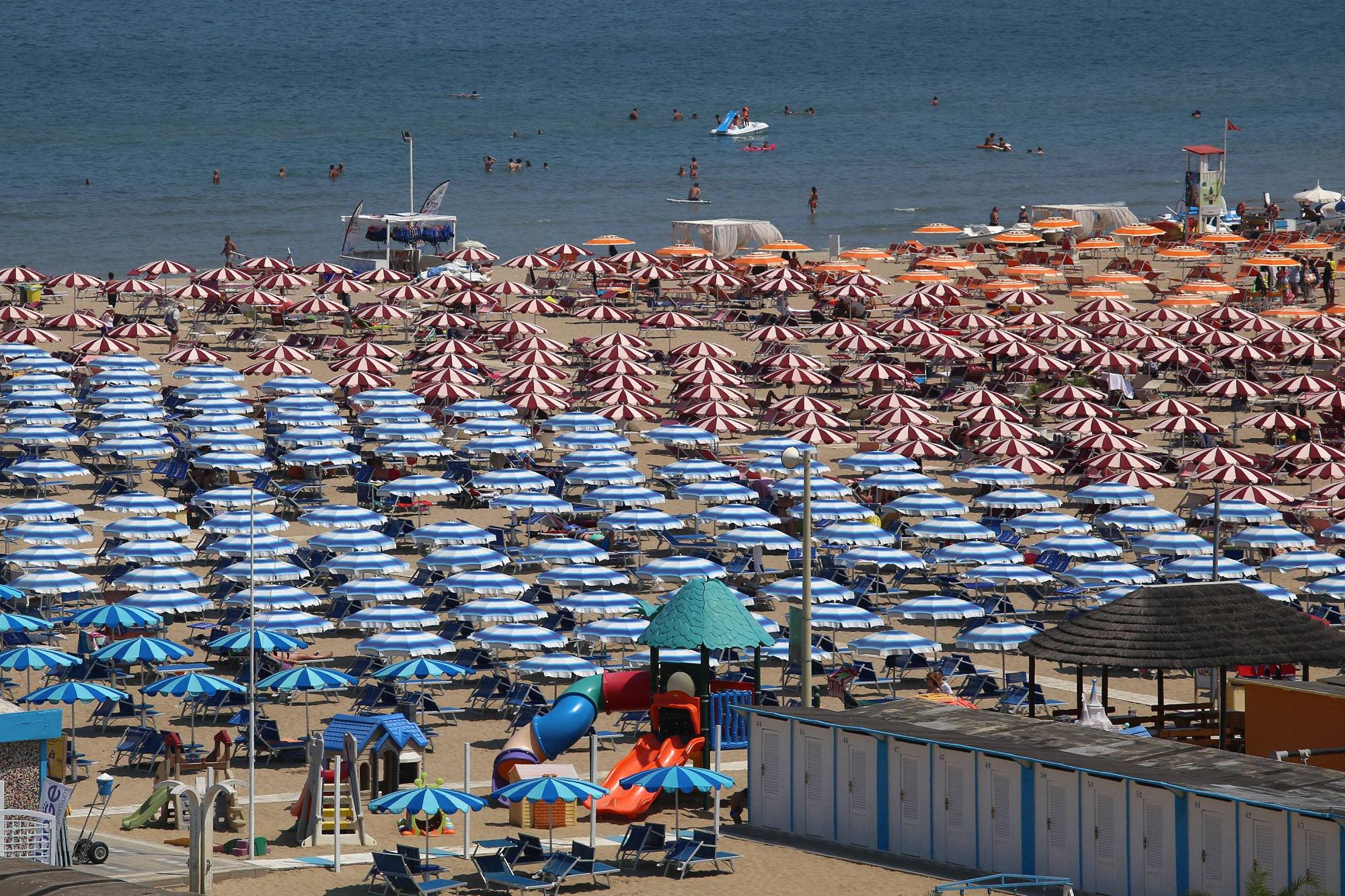 2 giugno, oltre 14 milioni i turisti per il ponte: tutto esaurito al mare