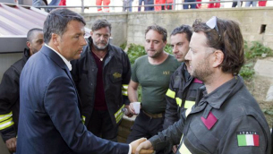 Il premier Matteo Renzi, fotografato ad Amatrice (Rieti) due giorni fa