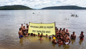 Greenpeace Joins the Munduruku to Protest Damming of Tapajós RiverMunduruku protestam contra hidrelétricas no Rio Tapajós