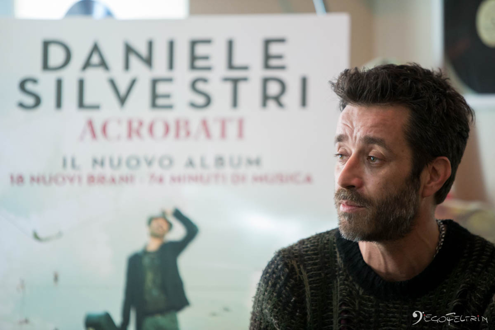 Daniele-Silvestri-Conferenza-Acrobati-3-di-14