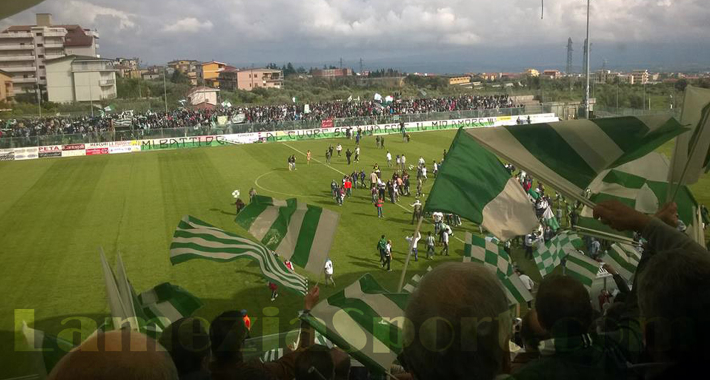 festeggiamenti-promozione-vigor-lameiza-in-lega-pro-unica-27-04-2014-2