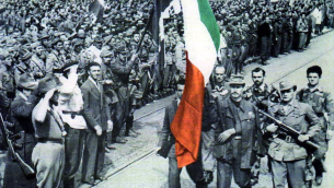 Il_6_maggio_1945_il_comandante_Petralia_consegna_la_bandiera_delle_Brigate_Garibaldi_piemontesi_al_rappresentante_del_Governo