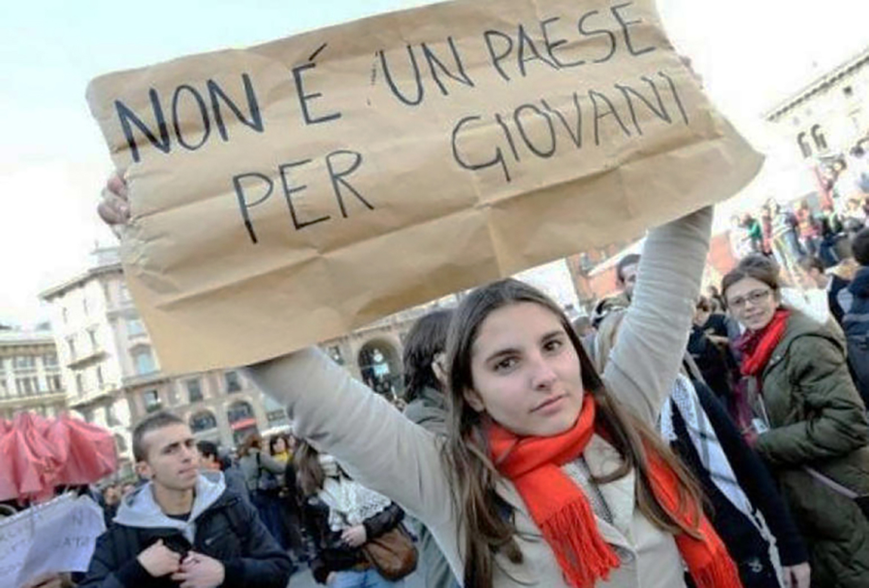 Italia-non-è-un-paese-per-giovani-900x609