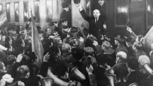 lenin-arrivo-alla-stazione-di-san-pietroburgo-il-13-aprile-1917