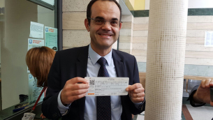 L'Assessore Musmanno ha acquistato il primo biglietto integrato treno-autobus partendo dalla Stazione di Catanzaro ed arrivando all'aeroporto di Lamezia