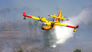 oggi-e-una-giornata-ad-altissimo-rischio-incendi-per-la-calabria-canadair