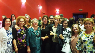 La dirigente Rosanna Bilotti (al centro in verde)
