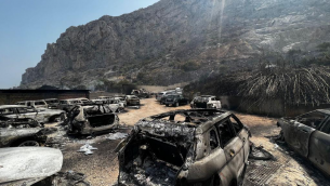 A fuoco una concessionaria di auto nel palermitano