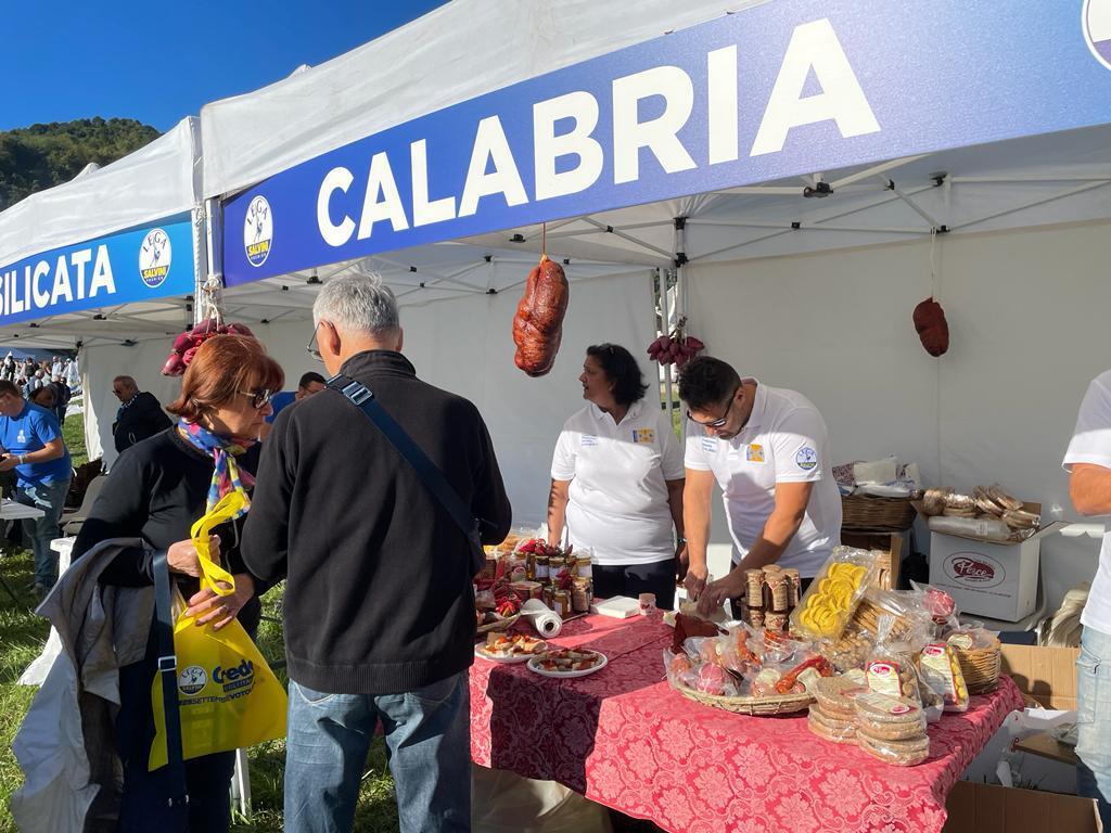 A Pontida anche il gazebo calabrese