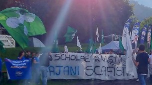 A Pontida cori giovani Lega contro Tajani: "Scafista"