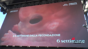 Aborto: Pro Vita & Famiglia, maxi proiezione in piazza a Roma di 'Baby Olivia'