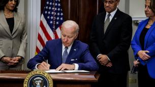 Aborto Usa, Biden firma ordine esecutivo