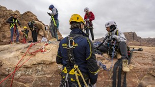 Acrobatica, a Petra per insegnare il restauro monumentale su fune