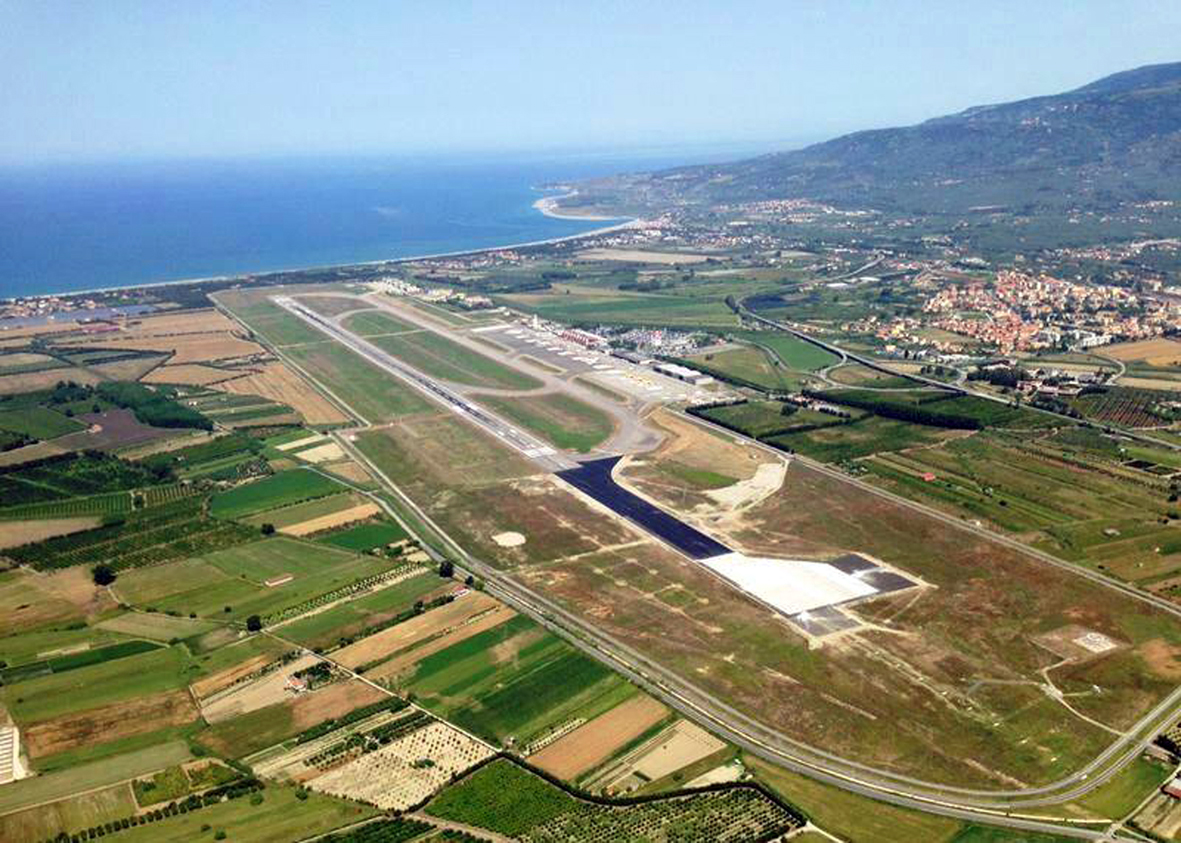 Veduta dall'alto dell'aeroporto di Lamezia Terme