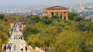 Agrigento, souvenir sulla mafia al bando