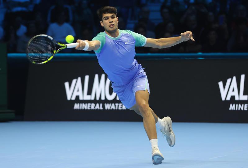 Alcaraz, esordio choc alle Atp Finals: spagnolo battuto da Ruud