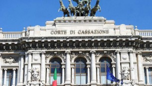 Allusioni sessuali a collega, Cassazione: "Licenziamento legittimo"