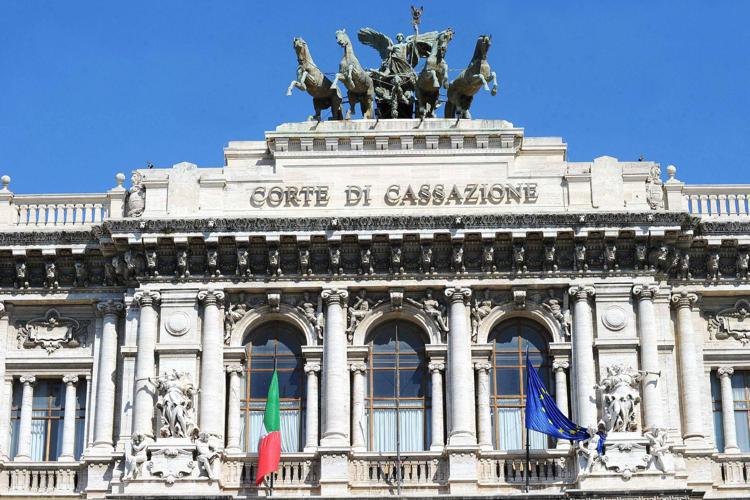 Allusioni sessuali a collega, Cassazione: "Licenziamento legittimo"