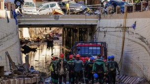 Alluvione in Spagna, anziana salvata dopo tre giorni in auto - Video