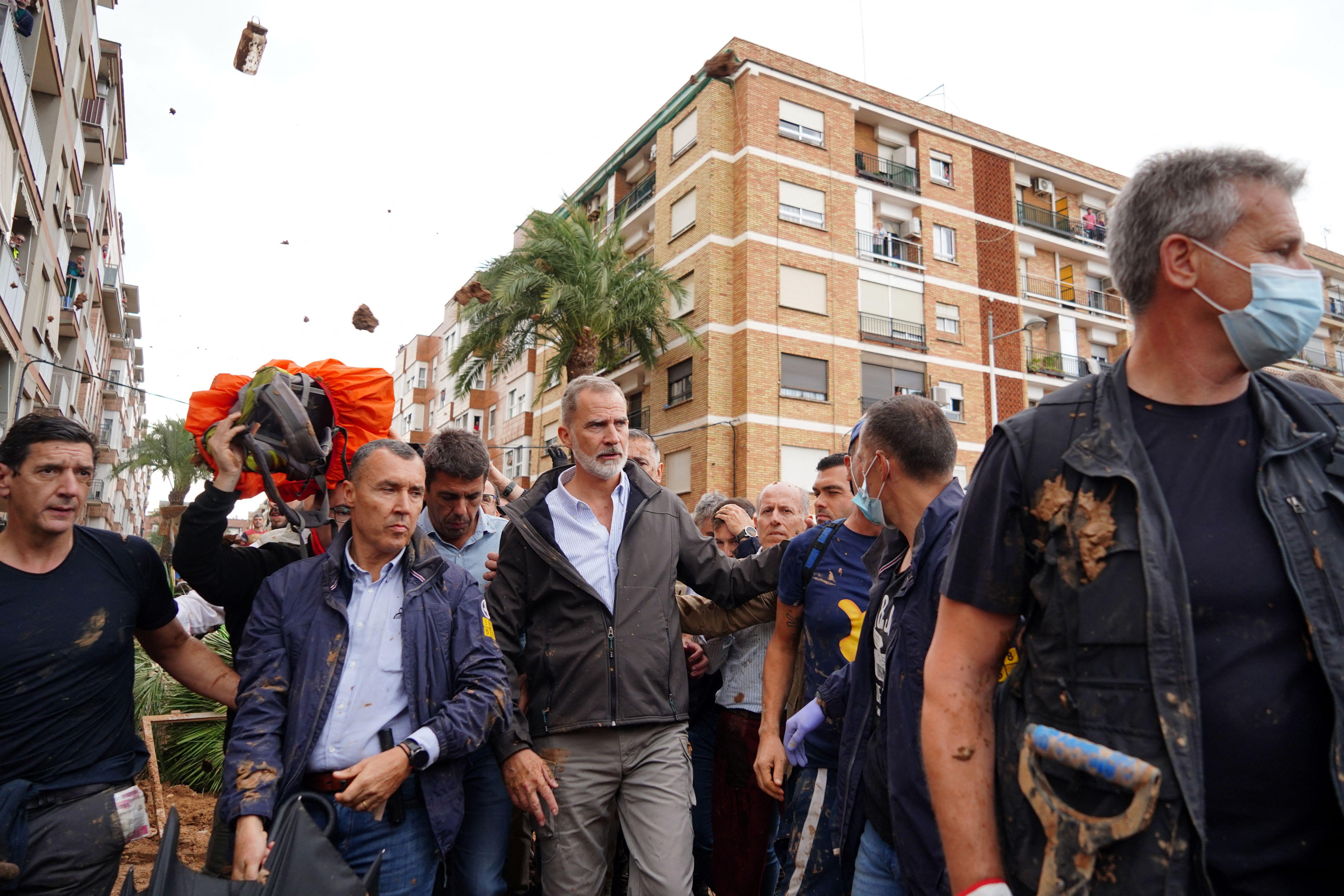 Alluvione in Spagna, "assassino": re Felipe contestato a Valencia - Video