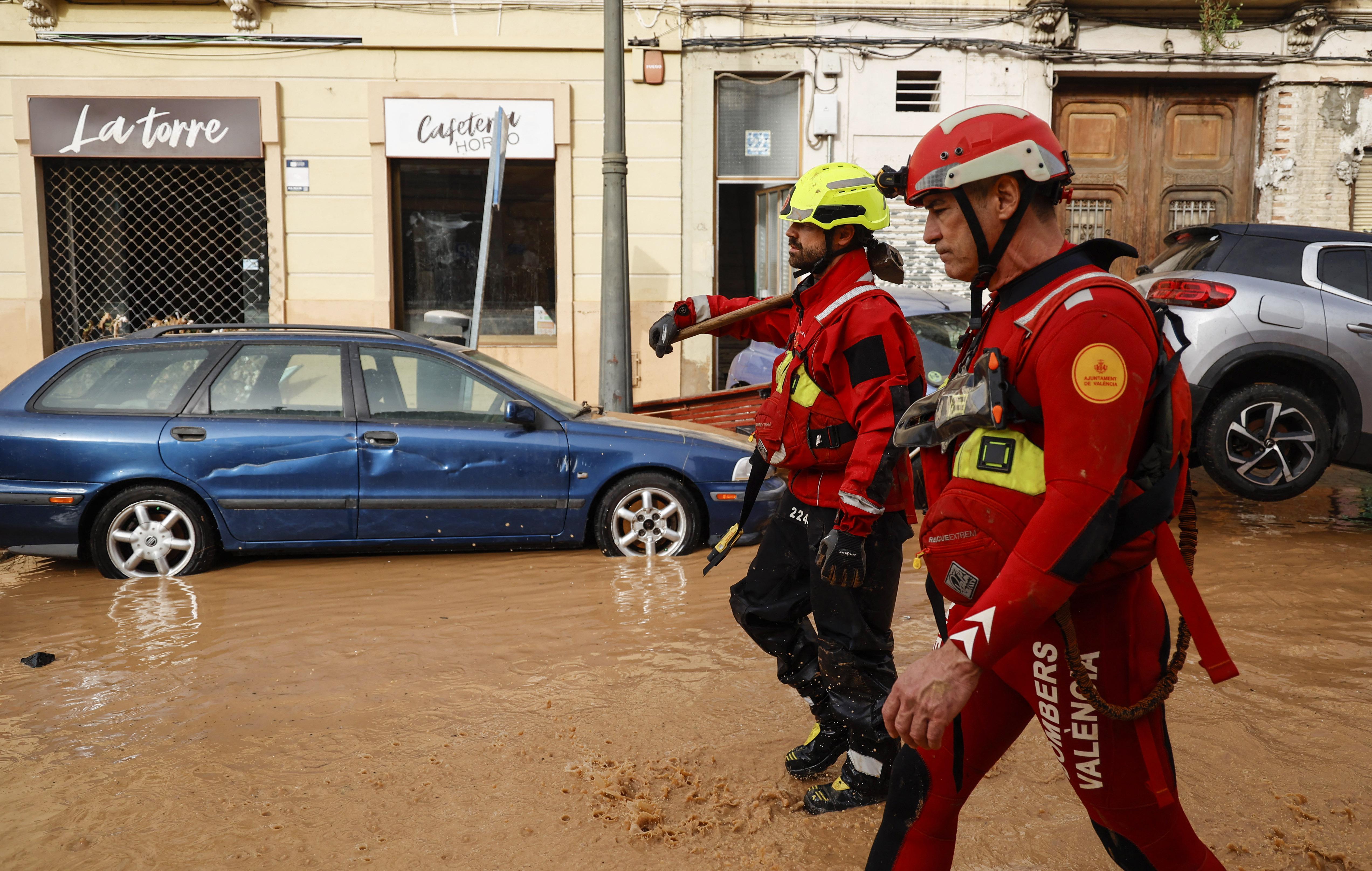 Alluvione Spagna, a Valencia si cercano i dispersi: "Non siamo ottimisti"