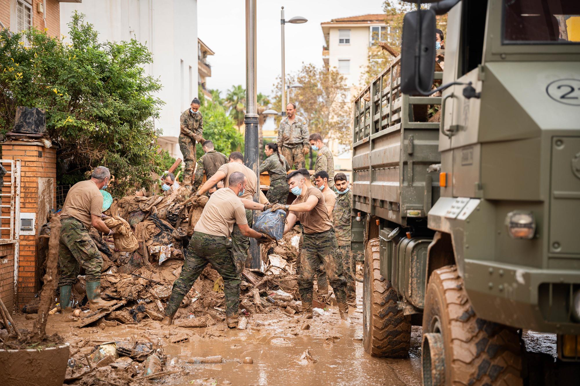 Alluvione Spagna, disastro Valencia: regione isolata e 89 dispersi