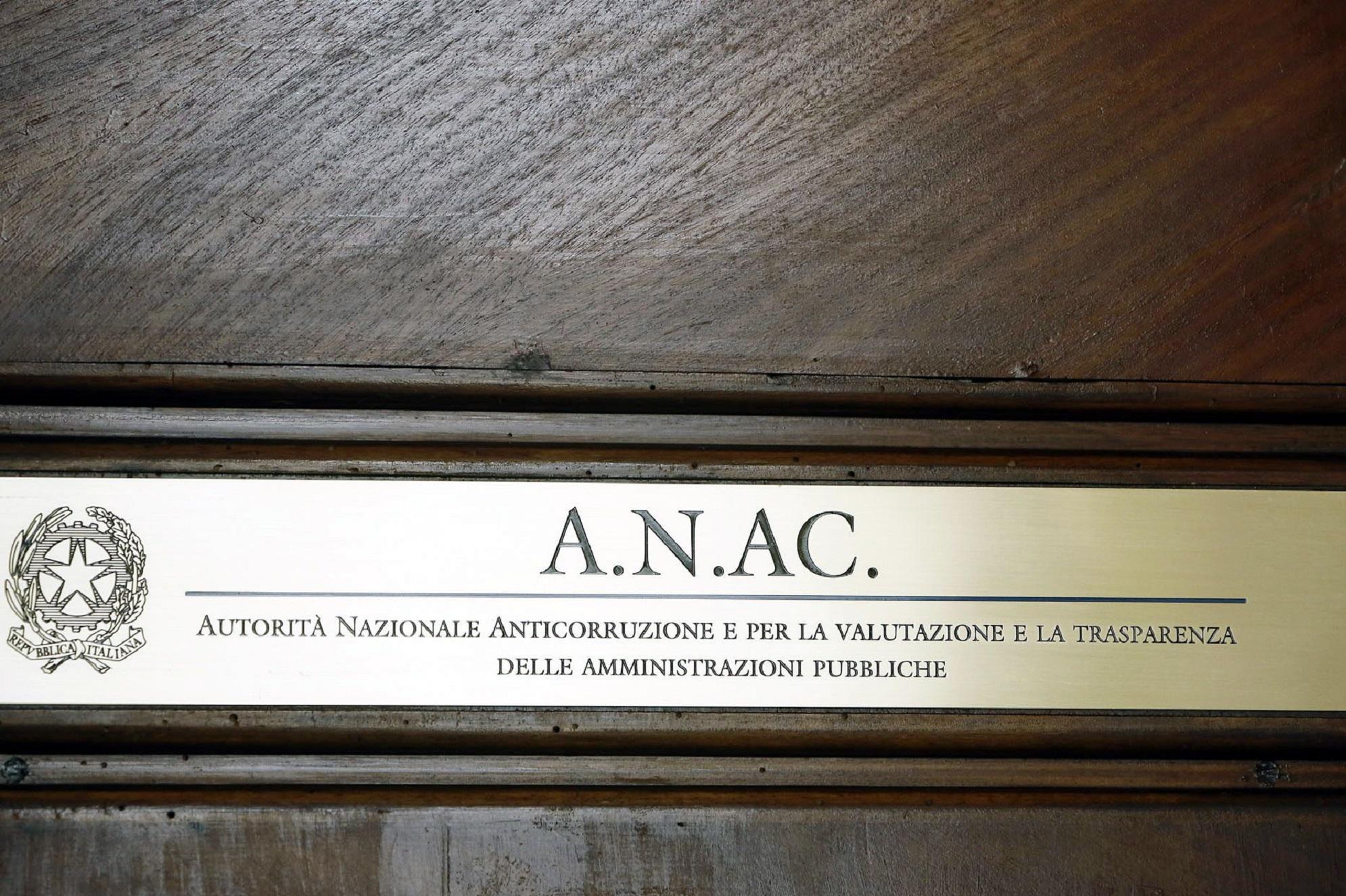 Anac: "Da appalti escluse ditte che non assumono giovani e donne (15%)"