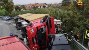 Ancona, tir schiaccia ambulanza: due morti