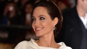 Angelina Jolie vende all'asta quadro di Churchill: incasso record