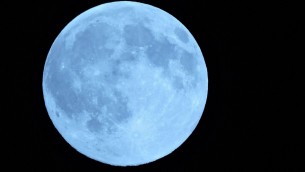 Arriva la Super Luna blu, la più grande del 2023: quando e dove vederla