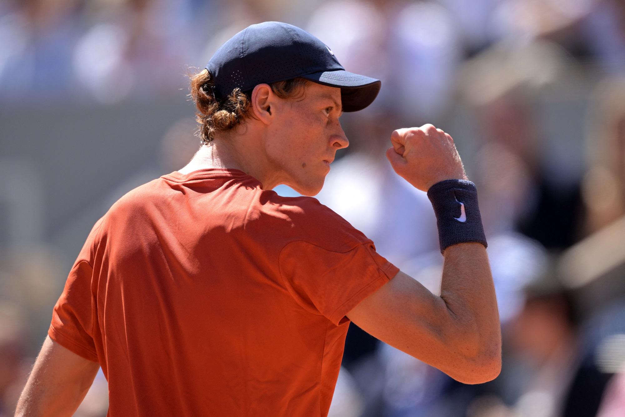 Atp Masters, Sinner al secondo turno