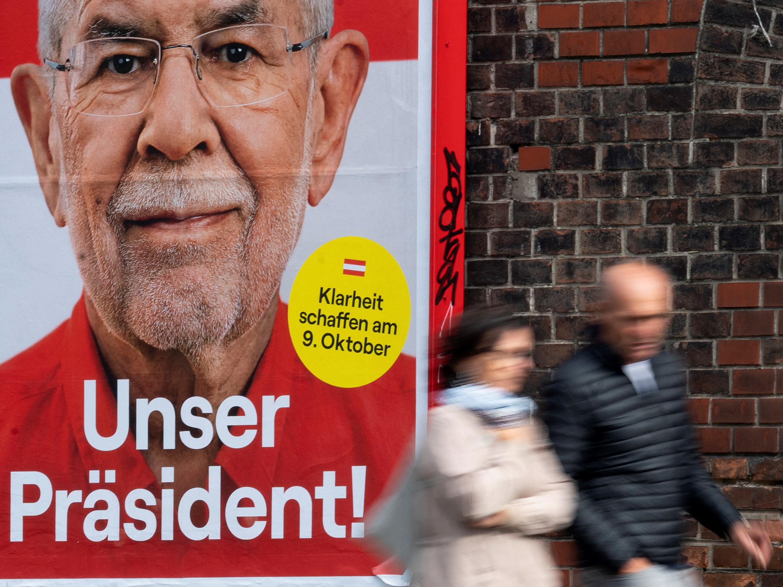 Austria, exit poll: Van der Bellen riconfermato presidente con oltre 54%