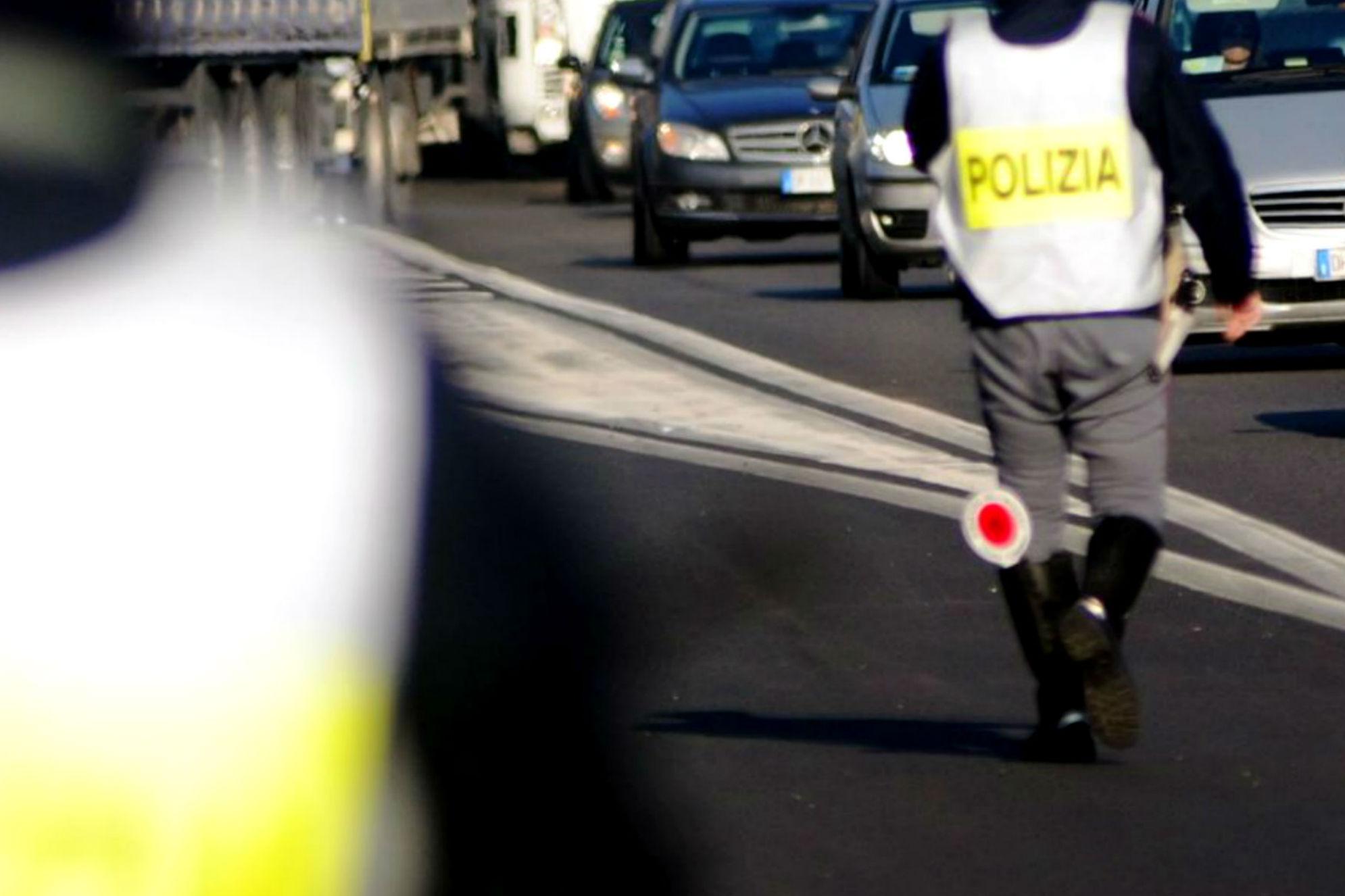 Auto contromano si schianta contro un'altra macchina, due morti a Fasano