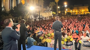 Bagno di folla per Conte a Palermo, concluso tour elettorale siciliano