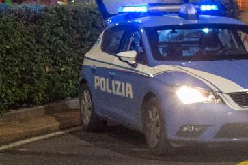 Bari, trovato cadavere carbonizzato in un'auto elettrica