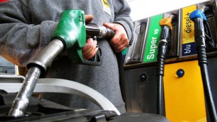 Benzina, prezzo in forte rialzo: ai massimi da luglio 2022