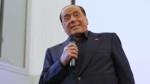 Berlusconi, la "bella ragazza" e l'aneddoto a Mattino Cinque