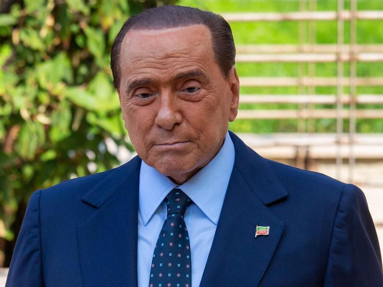 Berlusconi: "Orban eletto non è punto riferimento