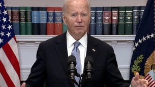 Biden: "Felice che Trump stia meglio, in America non c'è spazio per violenza"