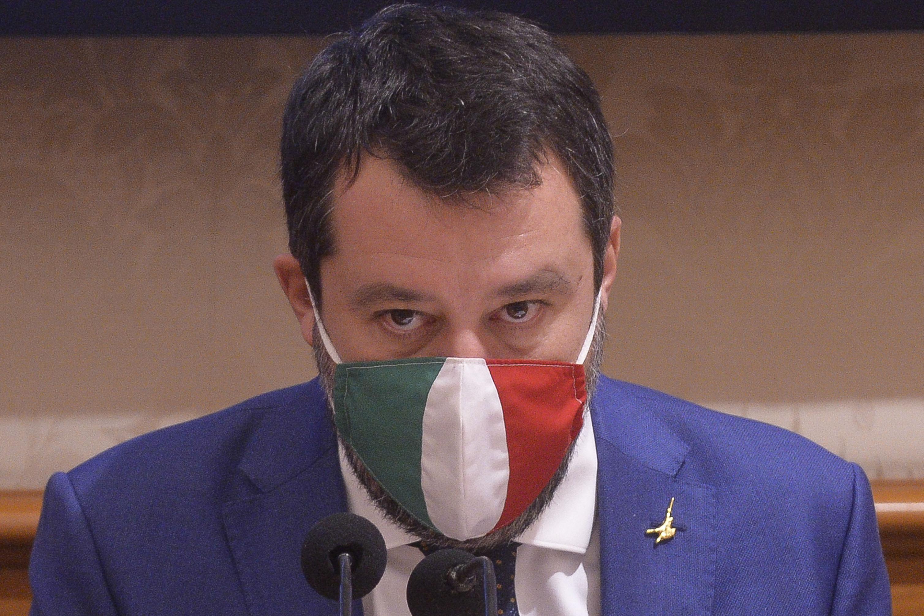 Blitz Morra, Salvini: "Si dimetta da tutto, solidarietà ai medici"