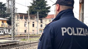 Bologna, giovane aggredisce capotreno e gli fa saltare due denti