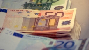 Bonus Natale 100 euro, chi può fare domanda e come