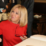 "Brigitte Macron è trans": ora dovranno pagare 8mila euro