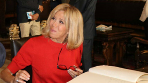 "Brigitte Macron è trans": ora dovranno pagare 8mila euro