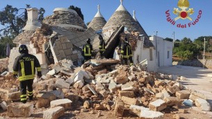 Brindisi, crolla trullo a Cisternino: ferita una donna, si cerca un uomo sotto macerie