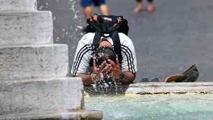 Caldo africano, oggi 9 città da bollino rosso: domani salgono a 14 per afa record