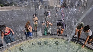 Caldo estremo sull'Italia, oggi bollino rosso in 12 città: è massima allerta