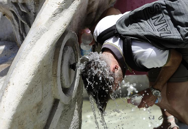 Caldo record, oggi 5 città da bollino rosso e da mercoledì peggiora